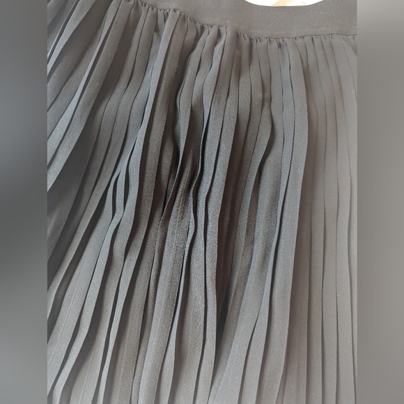 Women's medium pleated skirt - Picture 2 of 6